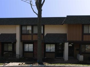 1333 Hampton Rd, Saint Charles, MO 63303