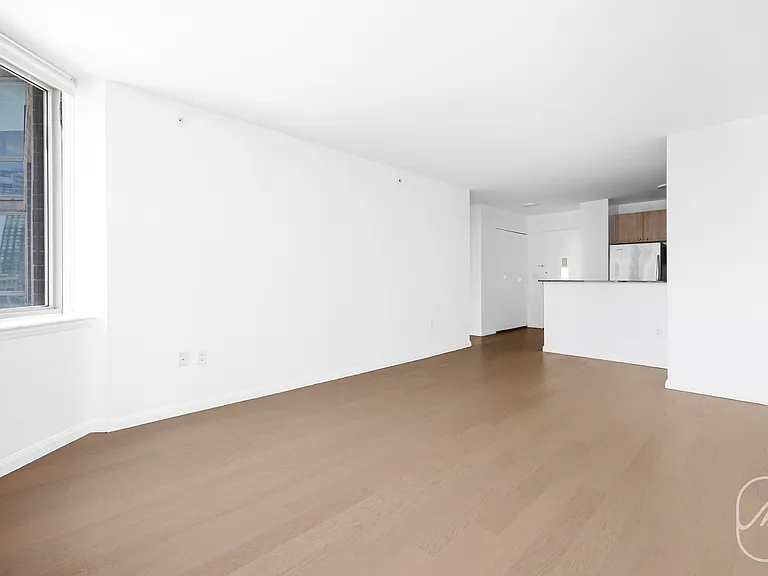 561 10th Ave #44G — Photo 4