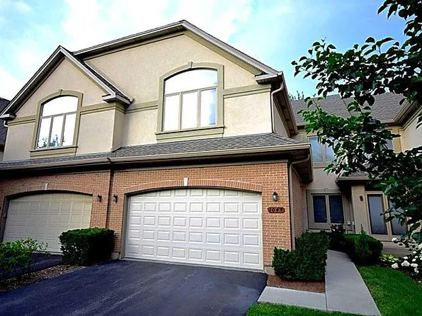 1047 W Sutton Ct, Palatine, IL 60067