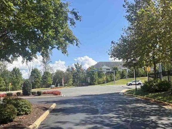 Exterior Neighborhood (street photo)