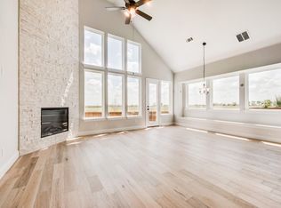 1102 Stallion Ln, Justin, TX 76247