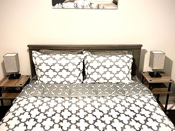 5th image of 1710 Marshall St #1