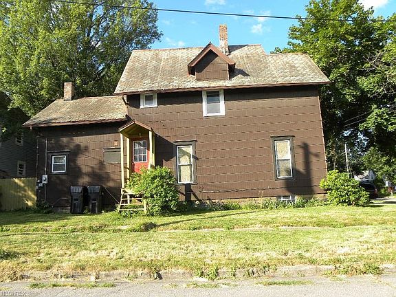 3rd image of 213 Blaine St