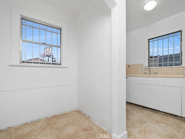 456 1/2 W 59th Pl #456 — Photo 5