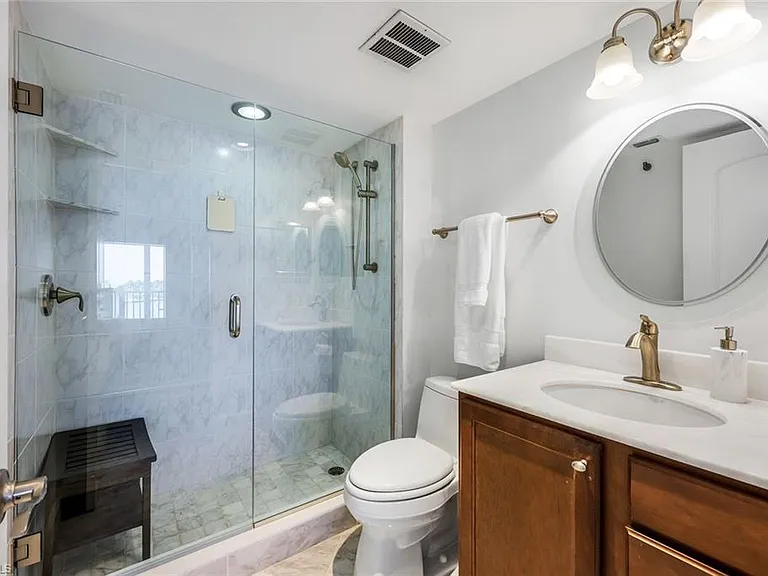 2750 Gulf Shore Blvd N #402 — Photo 11