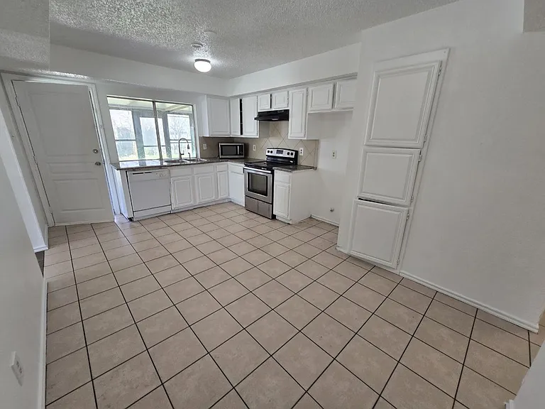 2509 Hollydale Dr — Photo 14