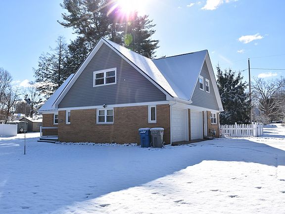 3rd image of 1079 Lakemont Dr