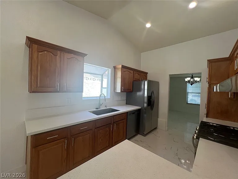 5645 W Katie Ave — Photo 32