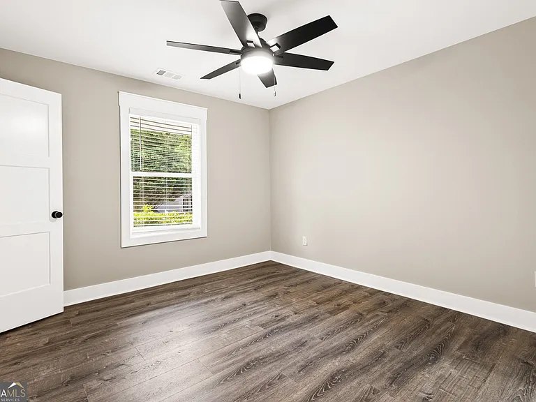 240 Clearwater Dr — Photo 15