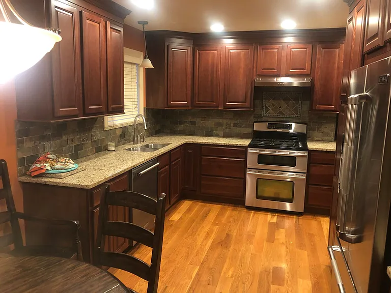 370 Charleston Ave — Photo 2