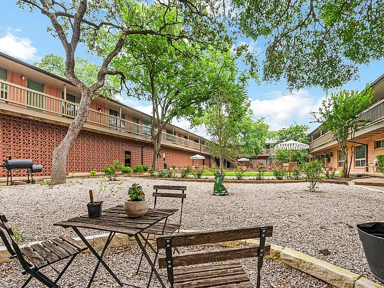 Lorrain Apartments — Photo 8