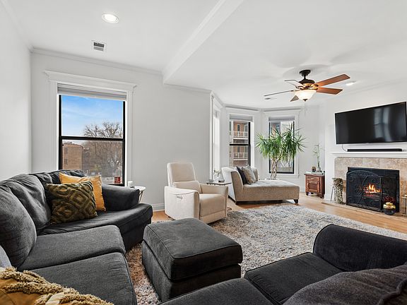3rd image of 3909 N Sheridan Rd #3H
