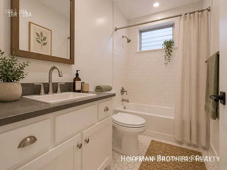 1162 N Orange Grove Ave #6 — Photo 3