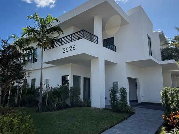 2526 Pierce St, Hollywood, FL