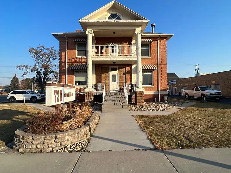 720 Dakota Ave — Photo 1