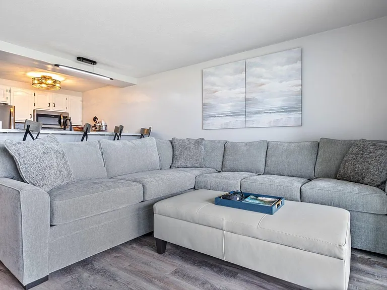 105 E Grand Ave #7 — Photo 9