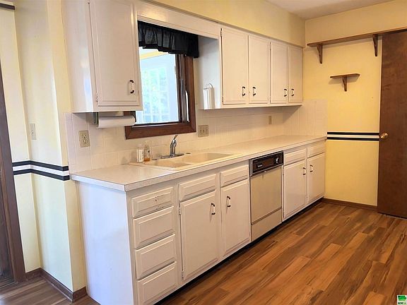 2nd image of 5611 Lorraine Ave