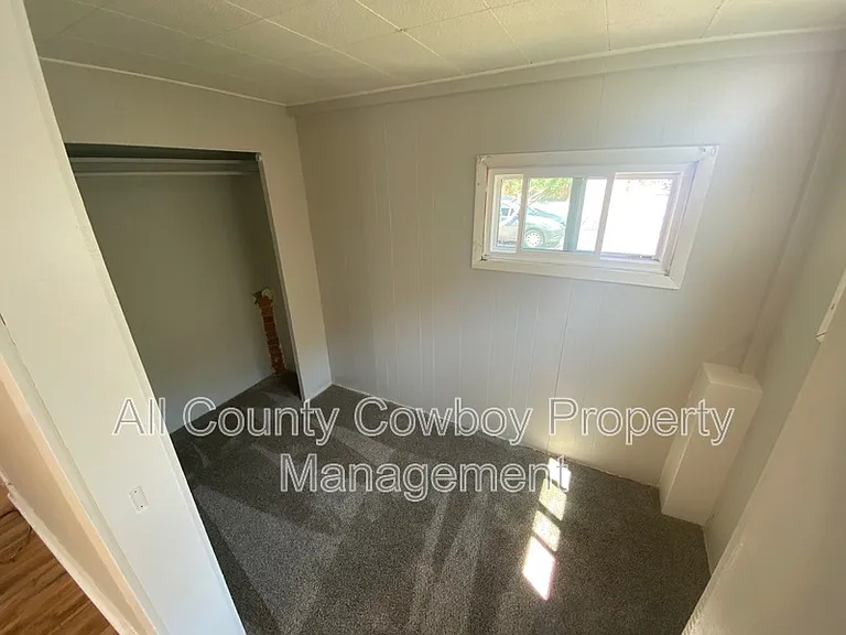 510 E Lewis St — Photo 12