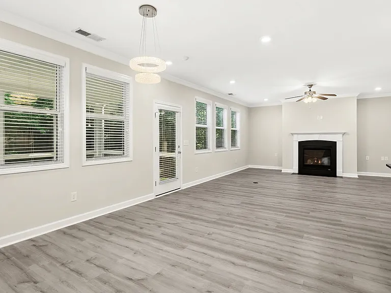 520 Cresentry Brk — Photo 13