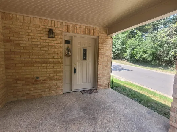 2114 Villa Dr, Tyler, TX 75703