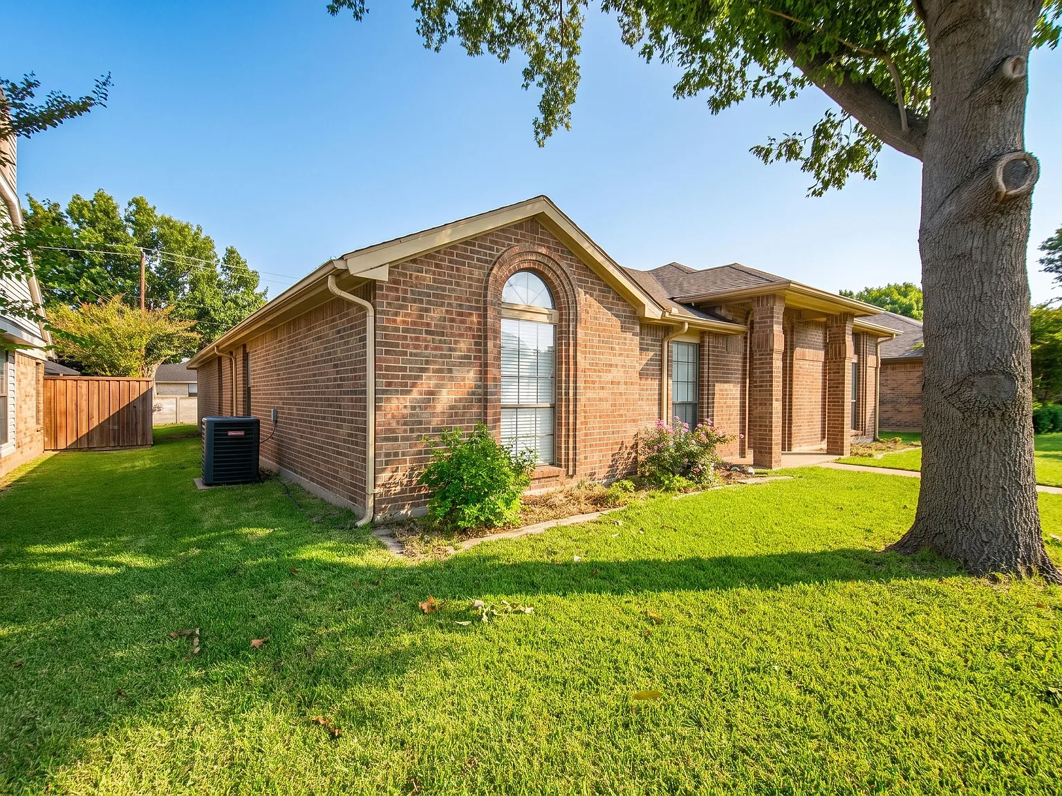 4 bed, 2078 sqft, $2,200 — Photo 3