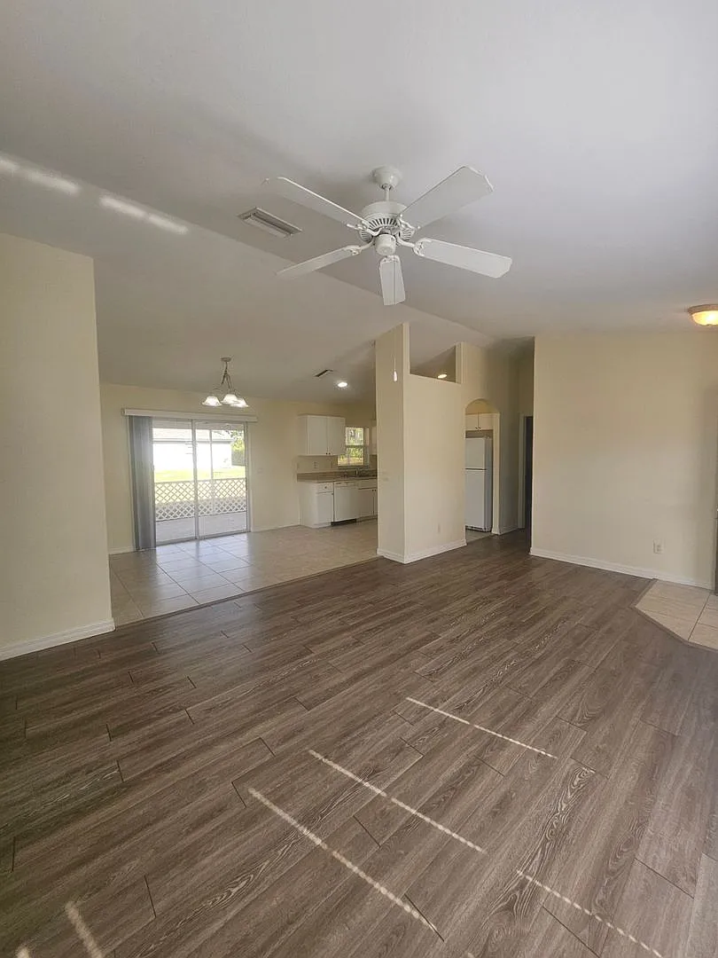 Beautiful 3-bedroom rental home in North Port Fl. — Photo 4