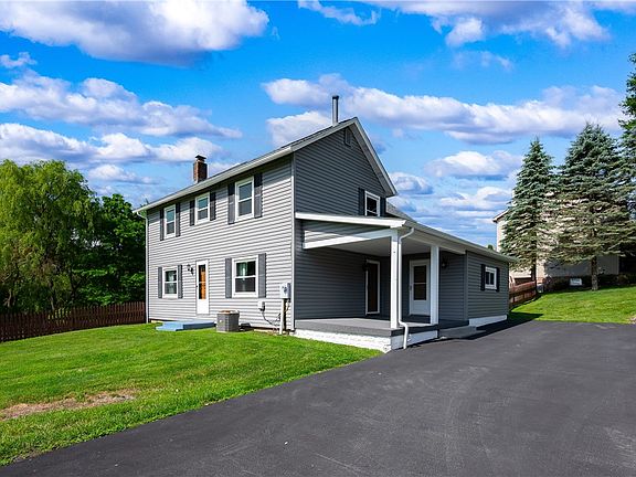 3rd image of 214 Willow Run Dr