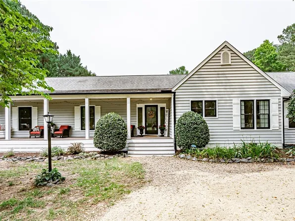 241 Colony Trl, Lanexa, VA 23089