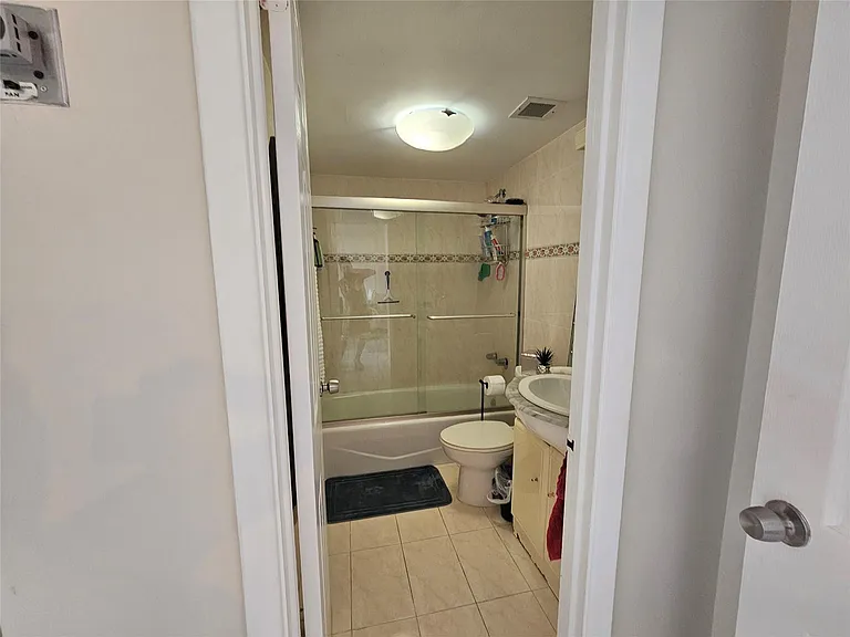 1980 S Ocean Dr #21L — Photo 11