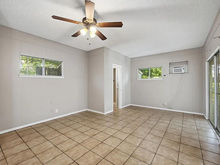 543 Avant Ave — Photo 15