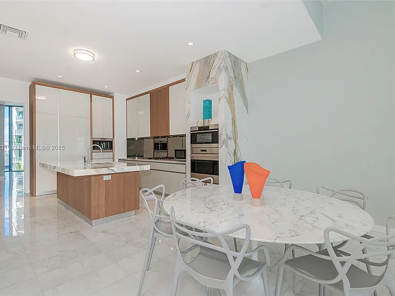 2821 S Bayshore Dr #7B — Photo 10