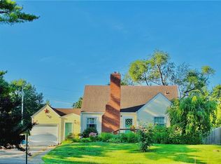 415 NE Moreland Dr, Kansas City, MO 64118