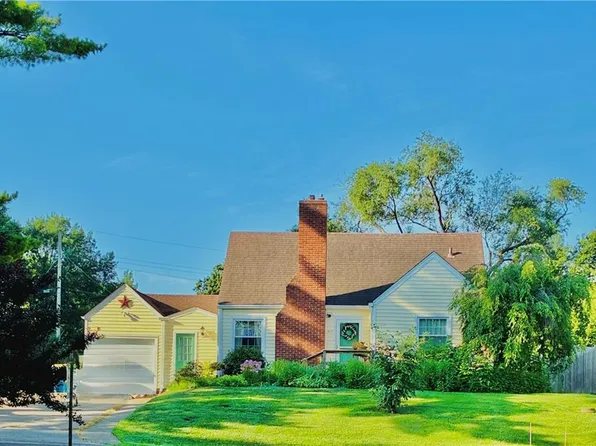 415 NE Moreland Dr, Kansas City, MO 64118