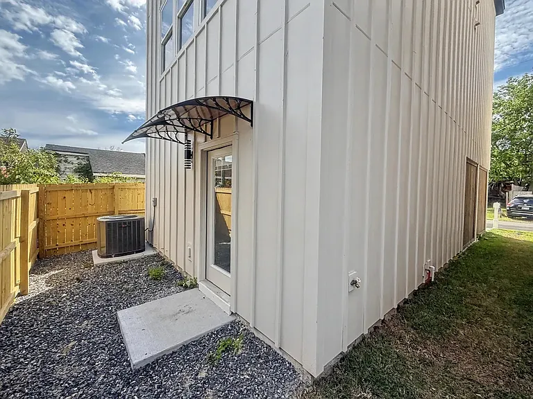 2014A Comstock Ave — Photo 5