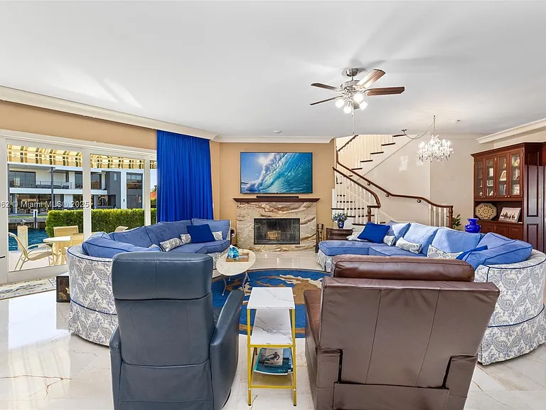 70 Bay Colony Ln — Photo 19
