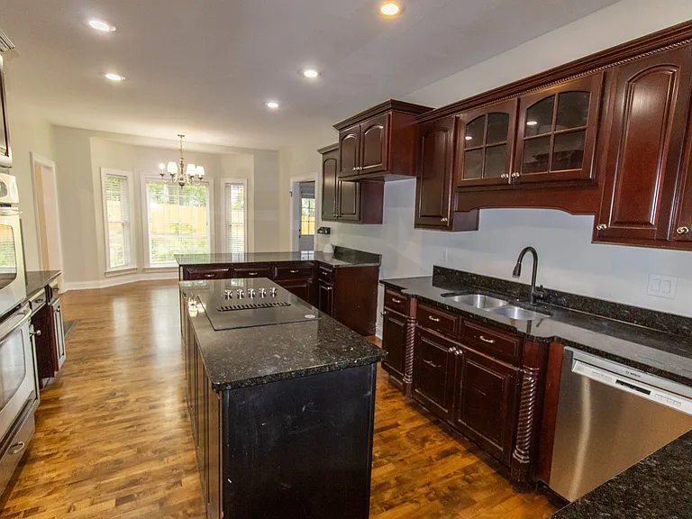 906 Monarch Cir — Photo 19