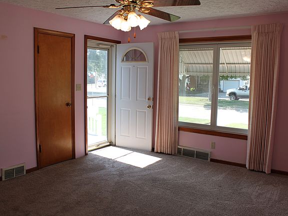 4th image of 2111 N Grand Island Ave