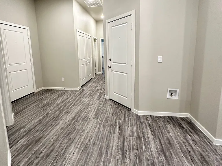2106 N Avenue J — Photo 14