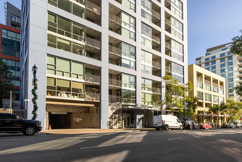 1 bed, 1.0 bath, $5,875 — Photo 1