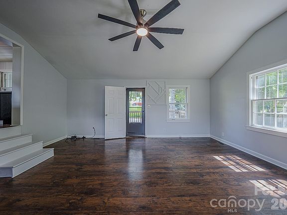 4th image of 501 Fairview Rd