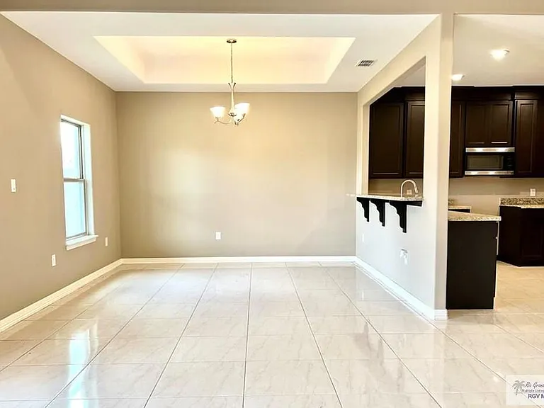 6978 Heritage Oak Dr — Photo 3