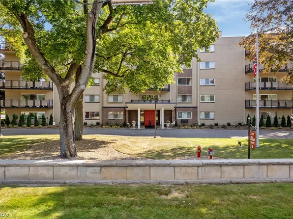255 N Portage Path APT 305, Akron, OH 44303
