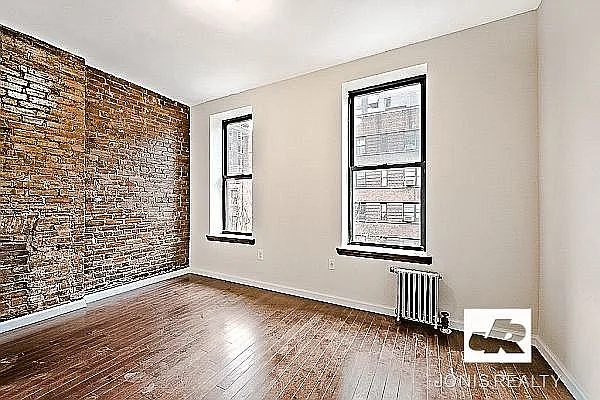 Rented by Jonis Realty | media 9