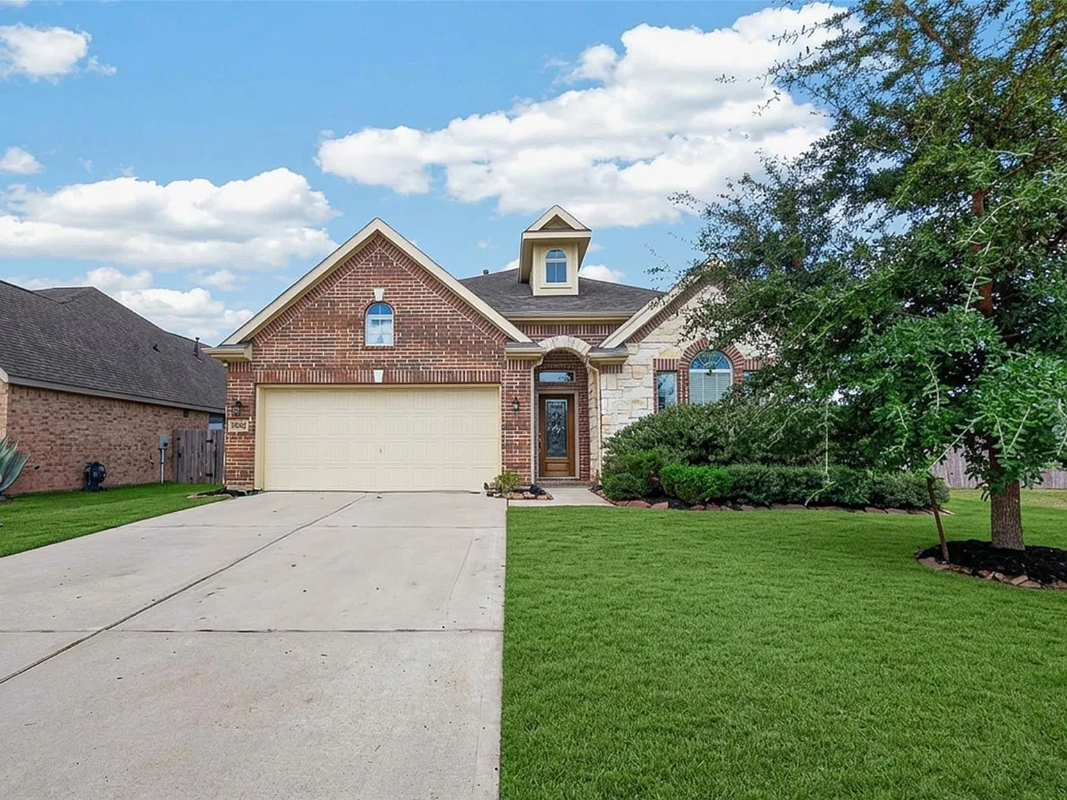 3 bed, 2.0 bath, 2111 sqft, $2,195 — Photo 4