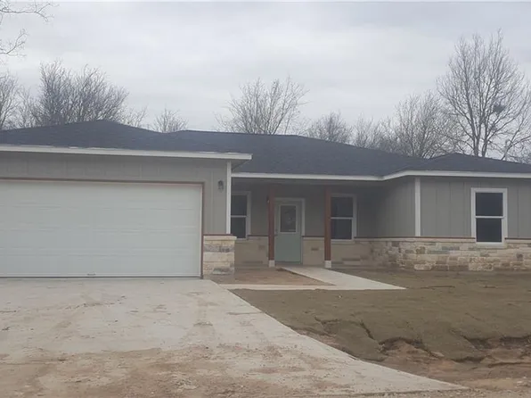 107 Naalehu Ct, Bastrop, TX 78602