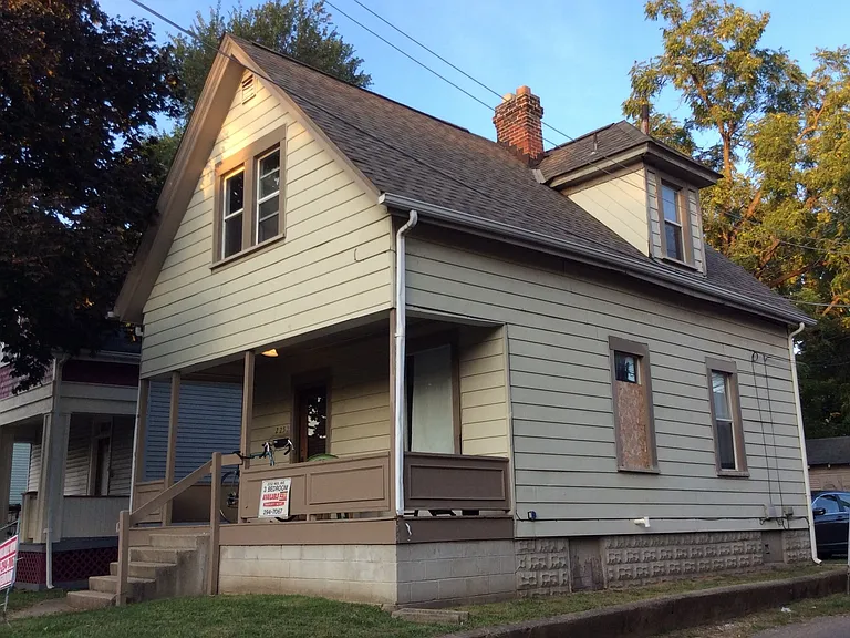 2252 Neil Ave — Photo 2