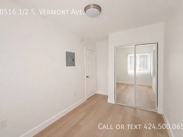 10516 1/2 S Vermont Ave — Photo 6