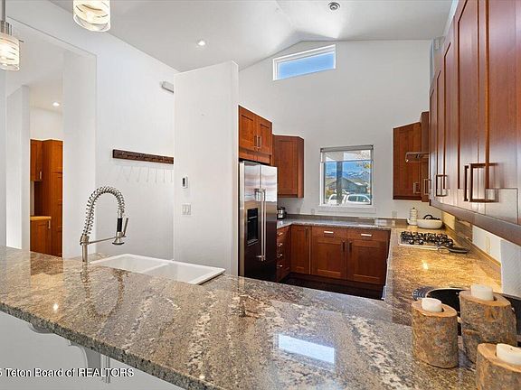 5th image of 3230 W King Eider Rd