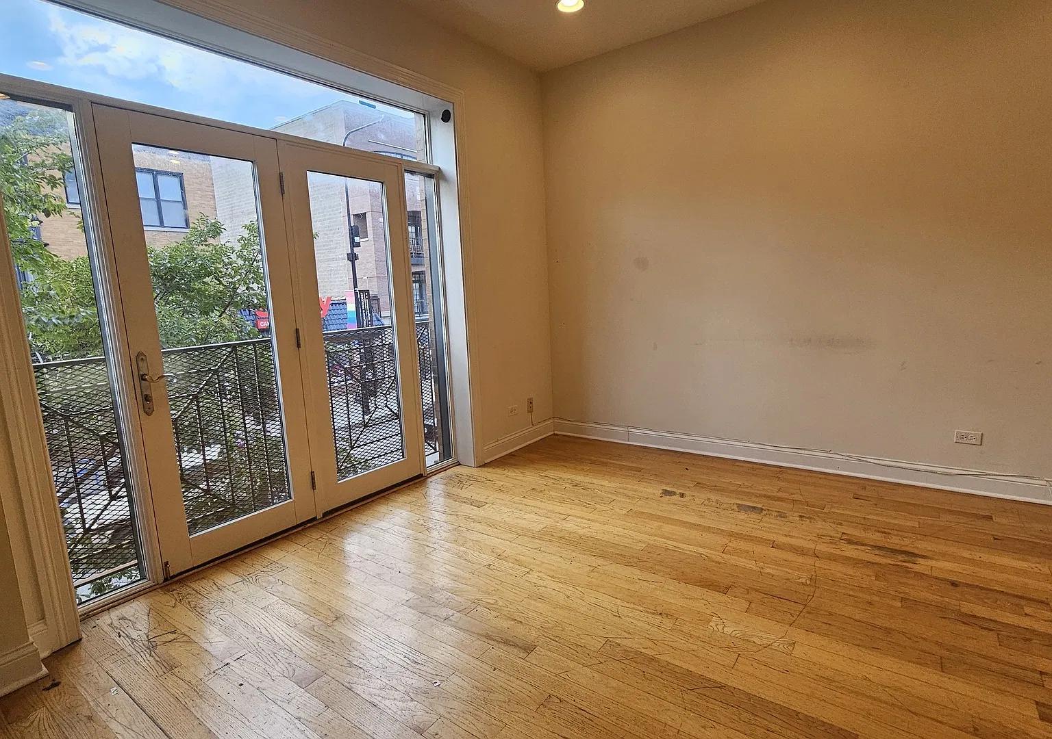 4 bed, 1600 sqft, $4,400 — Photo 4