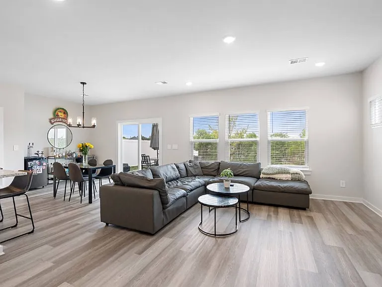 4260 Skyridge Dr — Photo 8